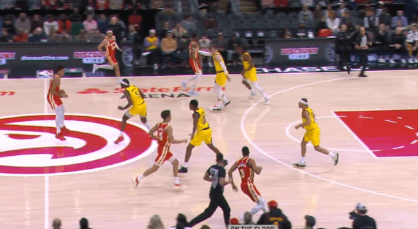 CJ观察：替补出战有无球结合高效23+8+7，助老鹰大胜P1：CJ右路跟进转换进