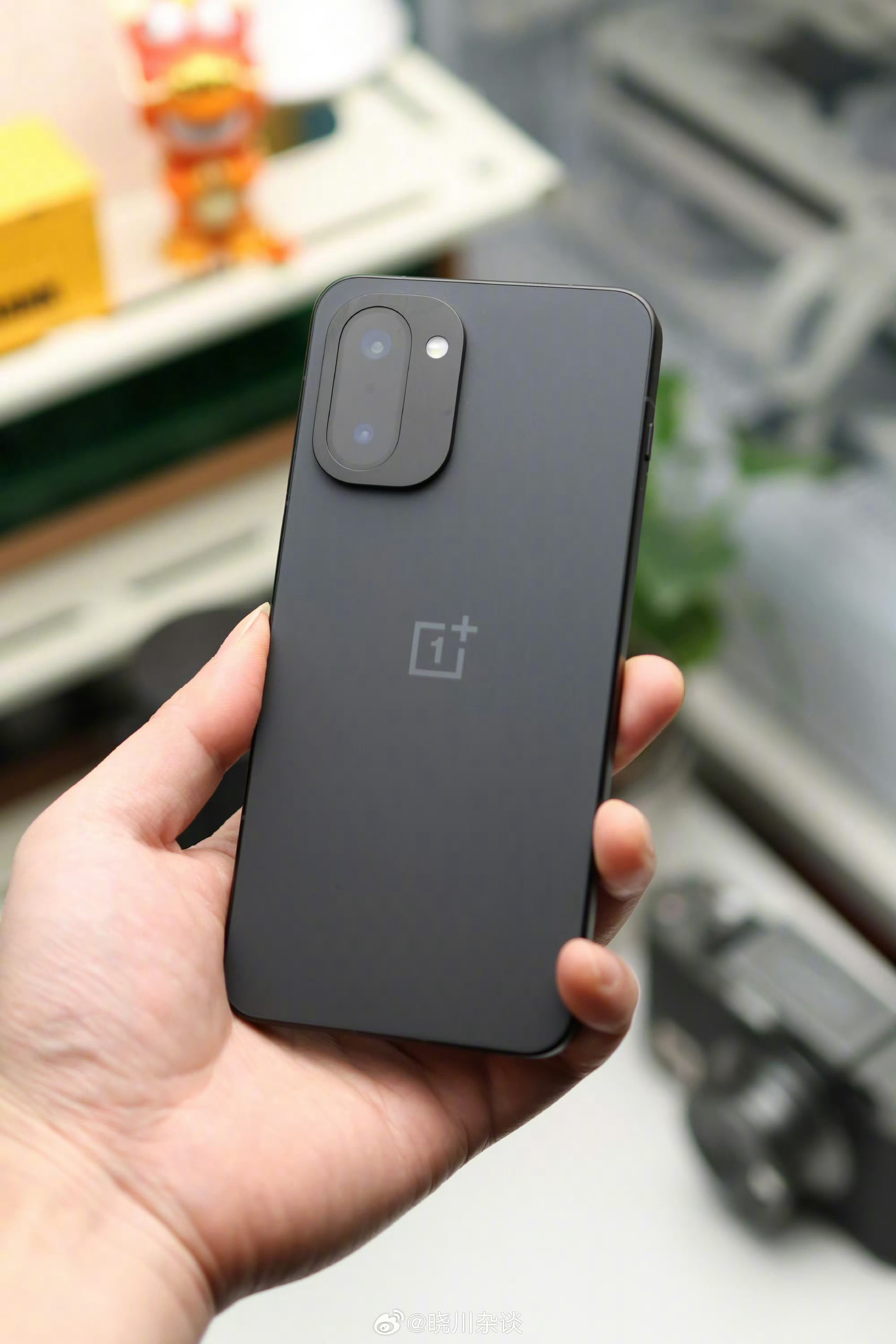 一加Ace 6T闪速黑一体性真好，全磨砂质感，金属魔方Deco，越看越喜欢 
