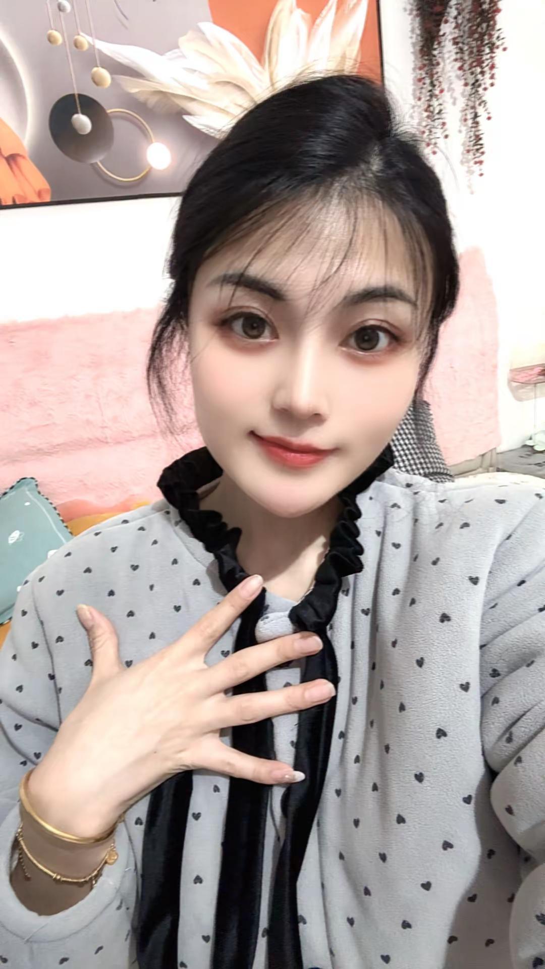 很普通，很简单，也很犟，但永远都是最认真的。