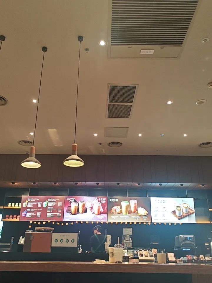 我和老伴的退休生活—惬意

  我和老伴的退休生活，说不上轰轰烈烈，却像一杯温吞