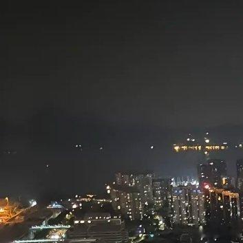 中年最大的内耗，来自总想兼顾所有人的期待。父母希望你安稳，伴侣期待你体贴，孩子指