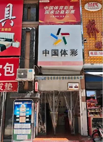 天降横财1000万！
四川大竹有人中了彩票巨奖，竟然还没人去领！这是全县第一个千