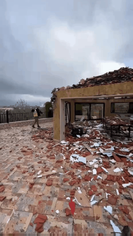 🇮🇱❌🇱🇧 以色列空袭击中了黎巴嫩南部卡法鲁曼（Kfar Roumman