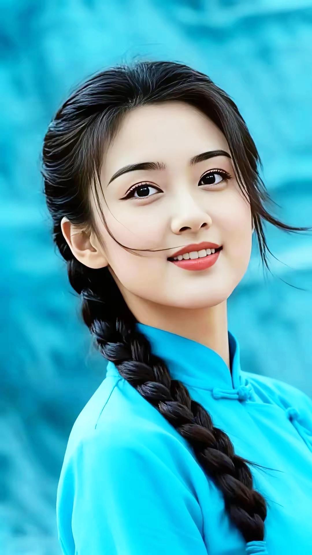 元气少女，蓝衣飘飘，微笑如阳光！🌞✨