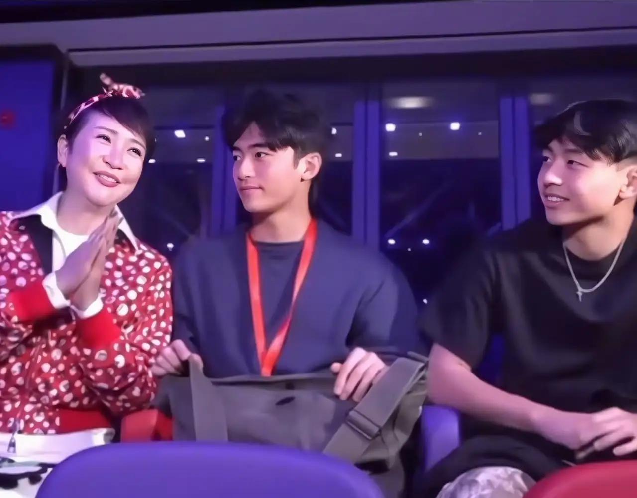 谢霆锋两个儿子和他妈妈的合照。谢霆锋的妈妈眉飞色舞的讲着什么，两个孙子看着她，听