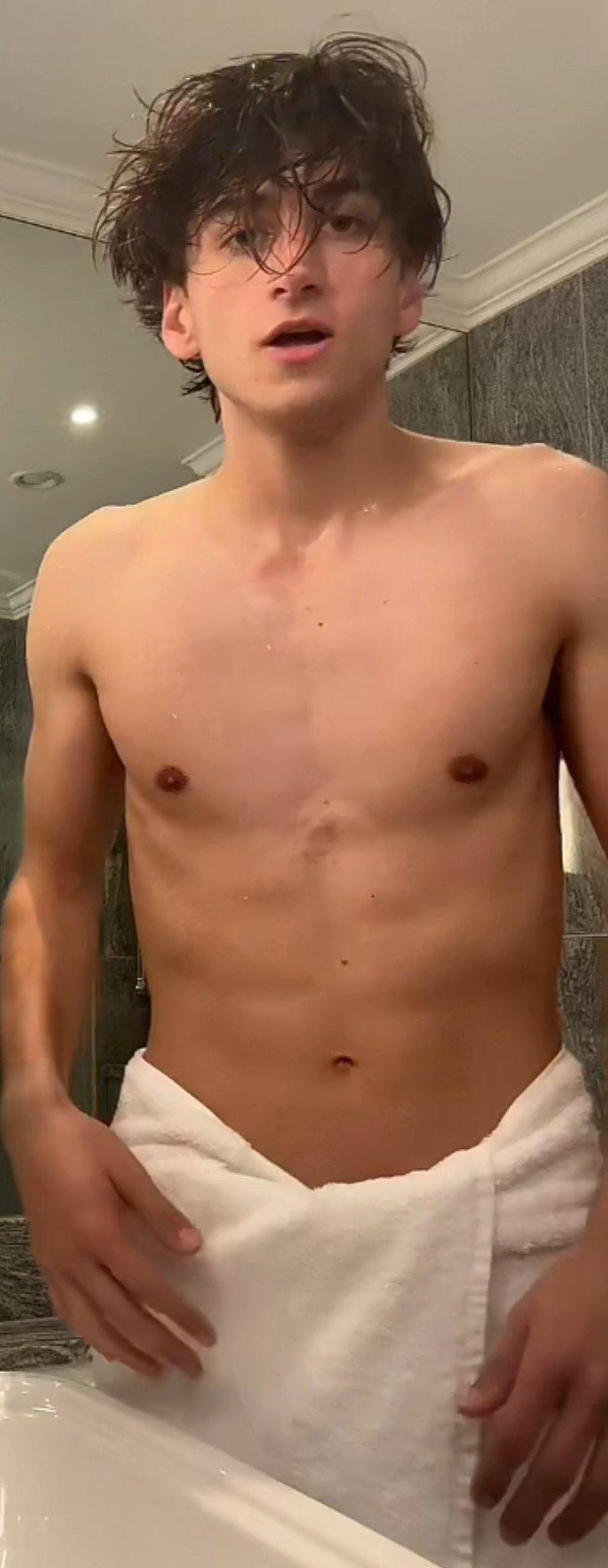 《心跳漏一拍》里的 Ben 的男演员 Sebastian Croft（塞巴斯蒂安