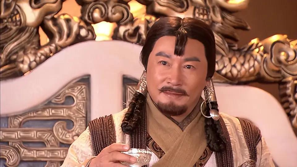 拔都大军攻破基辅，东欧女贵族成批入营，蒙古人让她们烧火洗皮，正妻之位却给了草原上