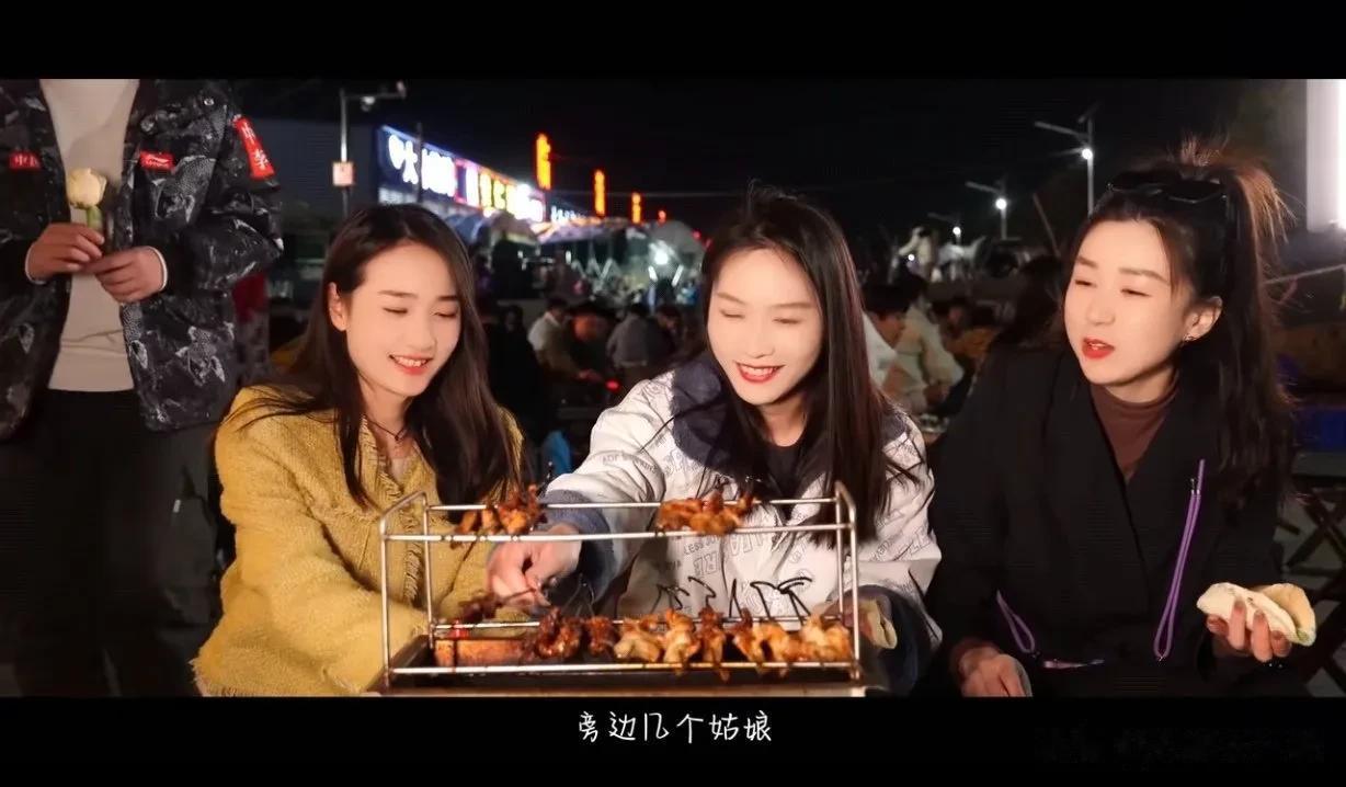 要保持市场的宽松和自在，人太挤也不好，可以适当限流

“一桌一炉一卷饼，小串小葱