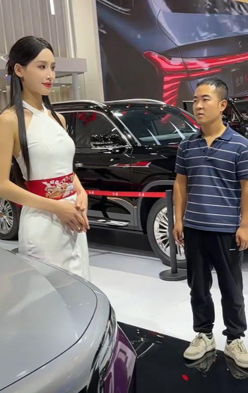 条纹哥是个真男人，做事就这么光明磊落，是怎么想就敢怎么做。
不像一些伪君子，明明