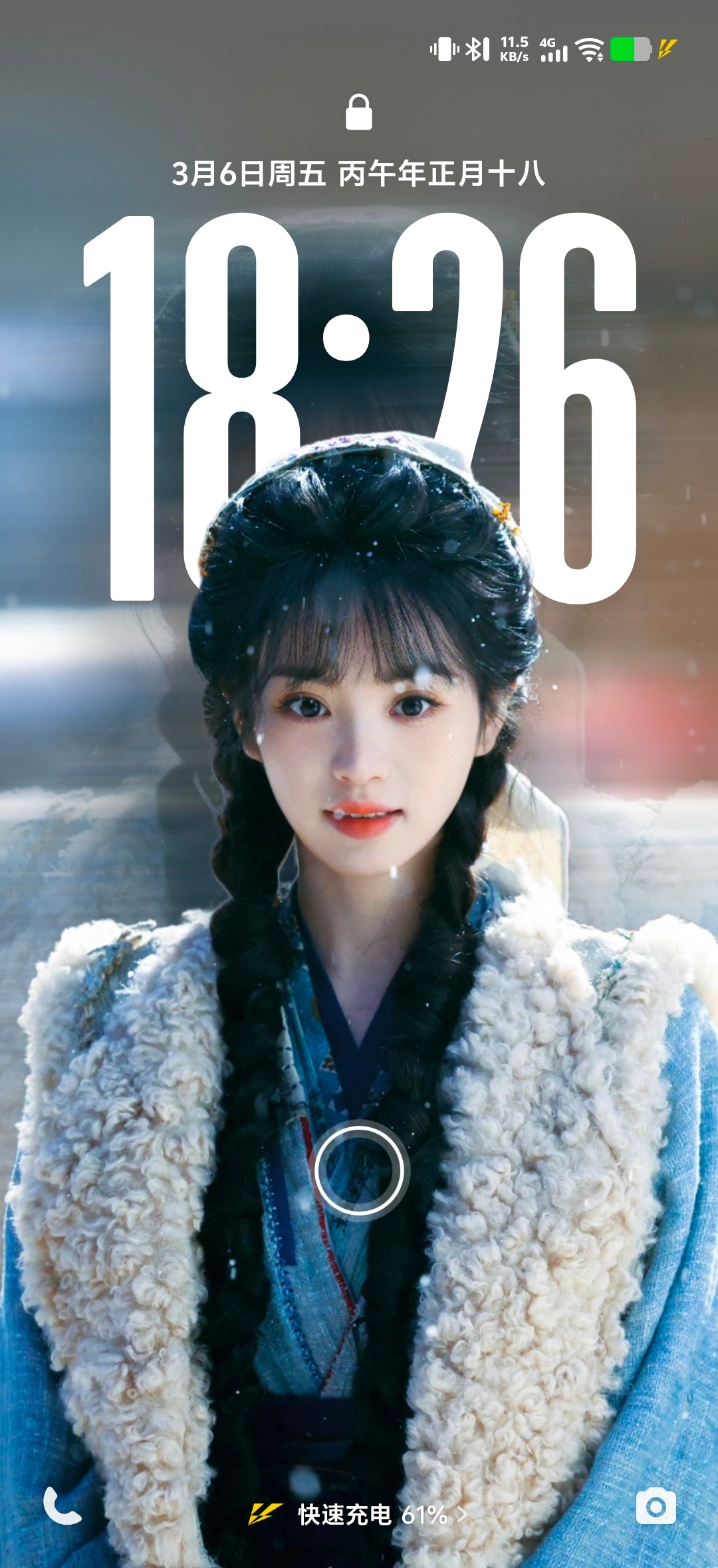 真是被《逐玉》里田曦薇樊长玉的造型美到挪不开眼壁纸二选一，你们觉得用哪个？  