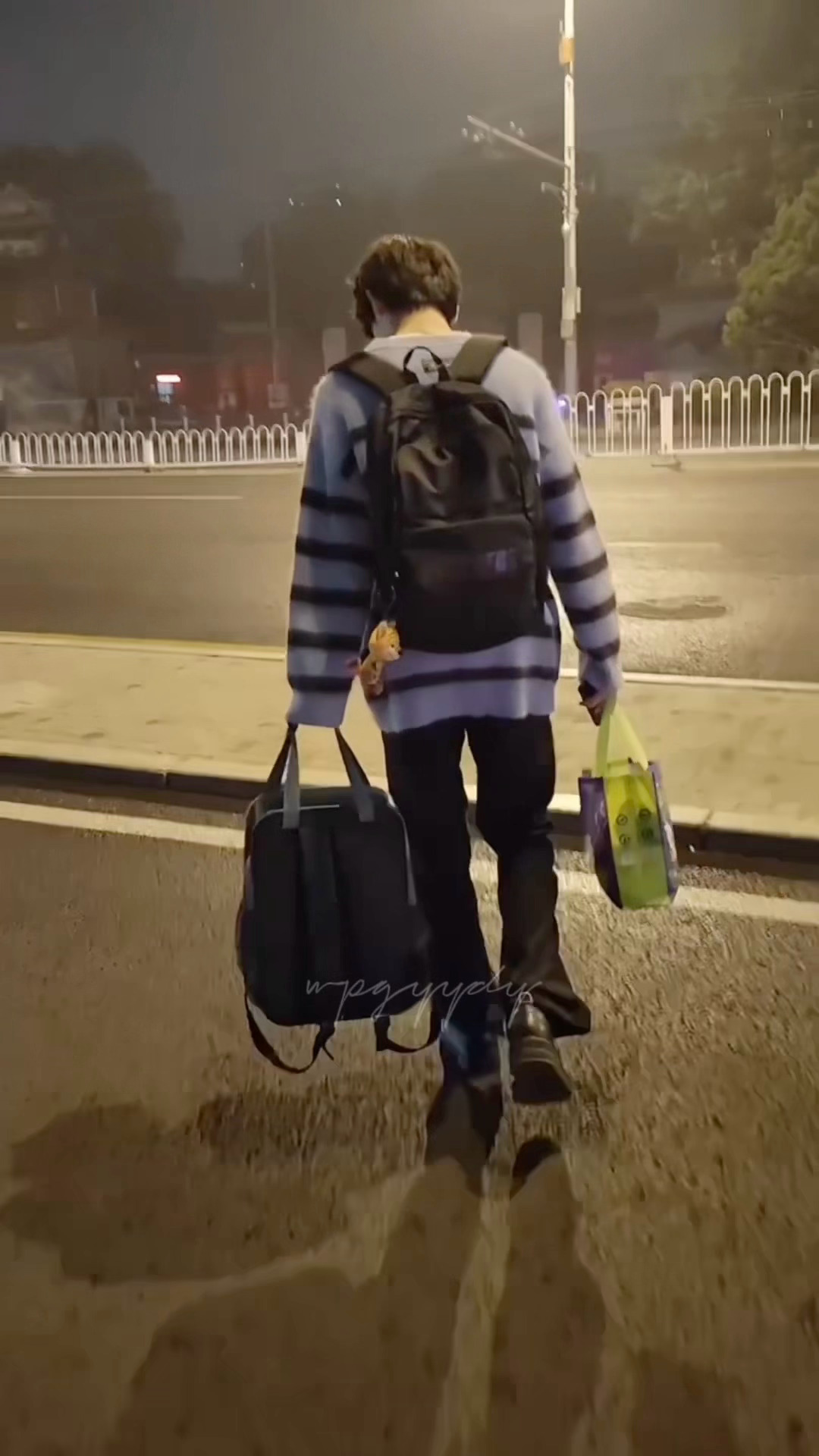 和女友北漂的日子 他说想养条小狗 我说好就像你当初带我回家一样咱们带它回家吧 
