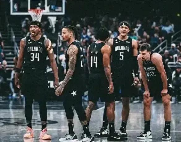 最没有悬念的对决，魔术真的打不过骑士，将去追求勇士汤普森。
第一，骑士2:0领先