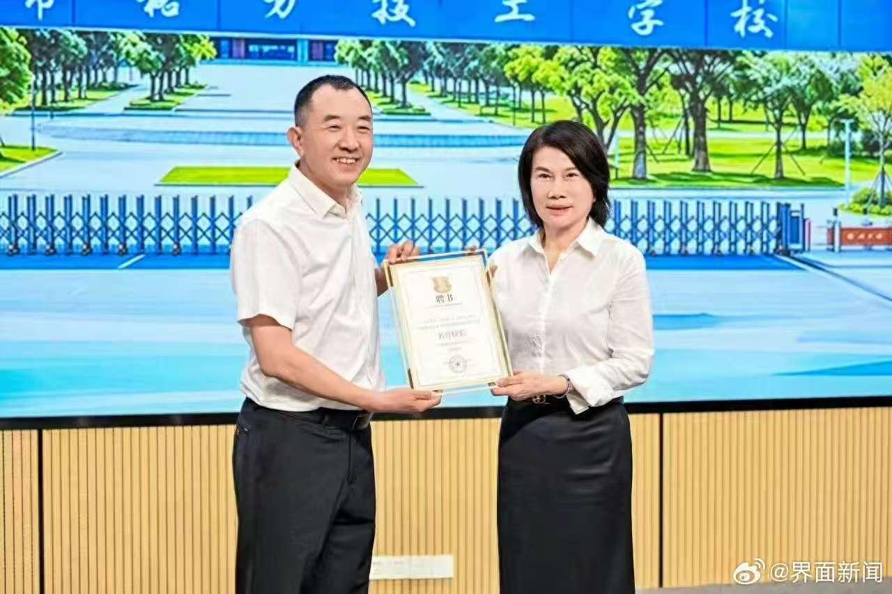 陈行甲受聘珠海格力技工学校名誉校长
10月19日，深圳市恒晖公益基金会创始人、作