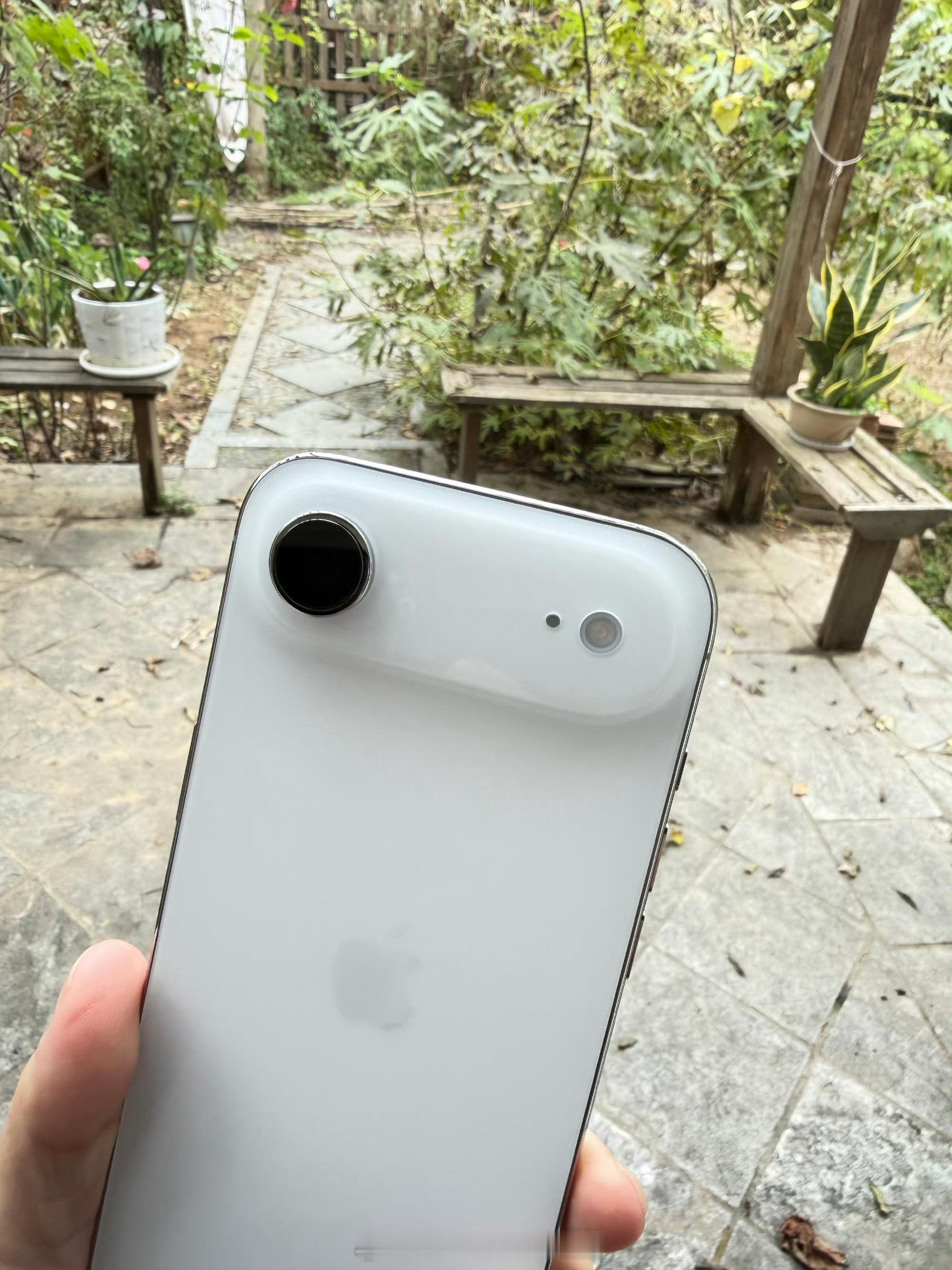 iPhoneAir直降2500块当初果断把7999买的iPhone给退了，感觉好