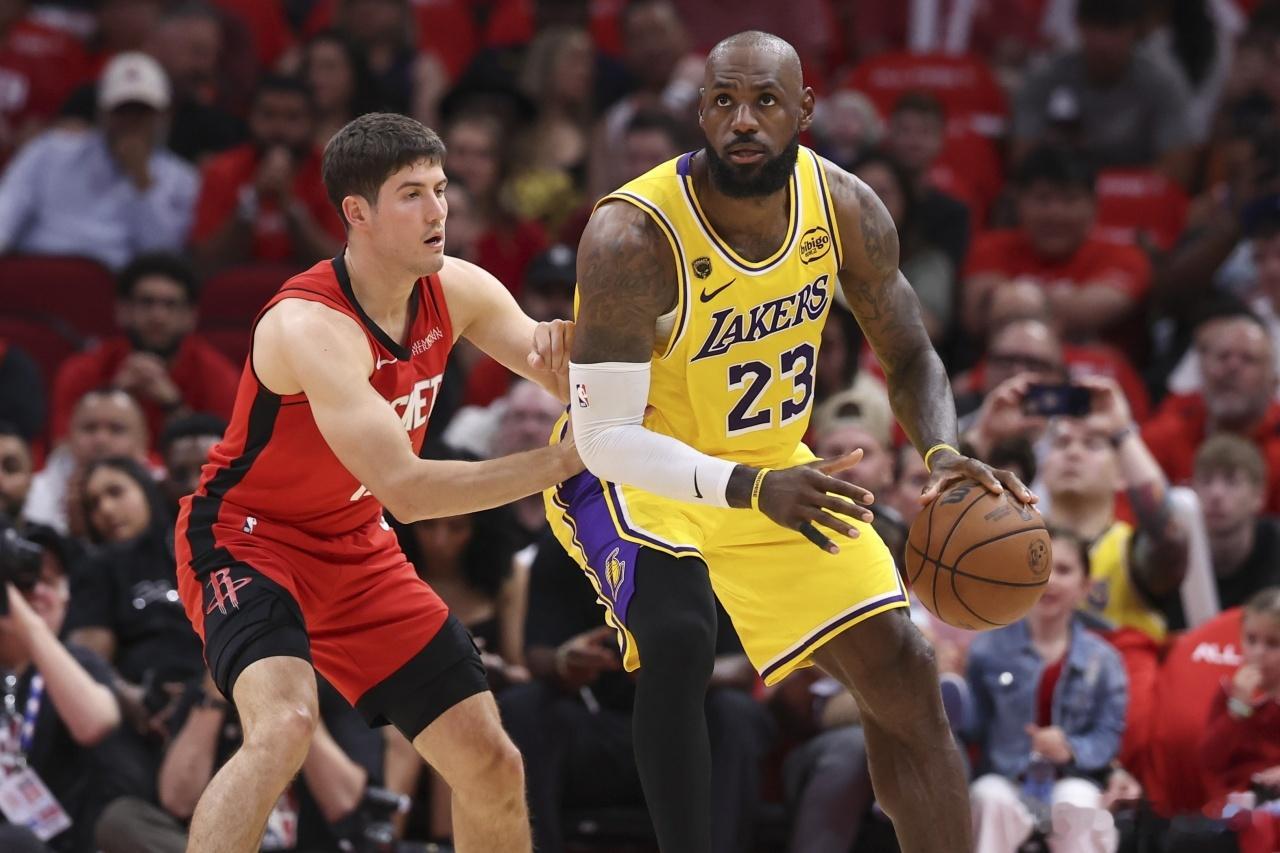 04月25日讯 NBA季后赛首轮G3，湖人领先15分拒绝逆转，反而在客场经历加时