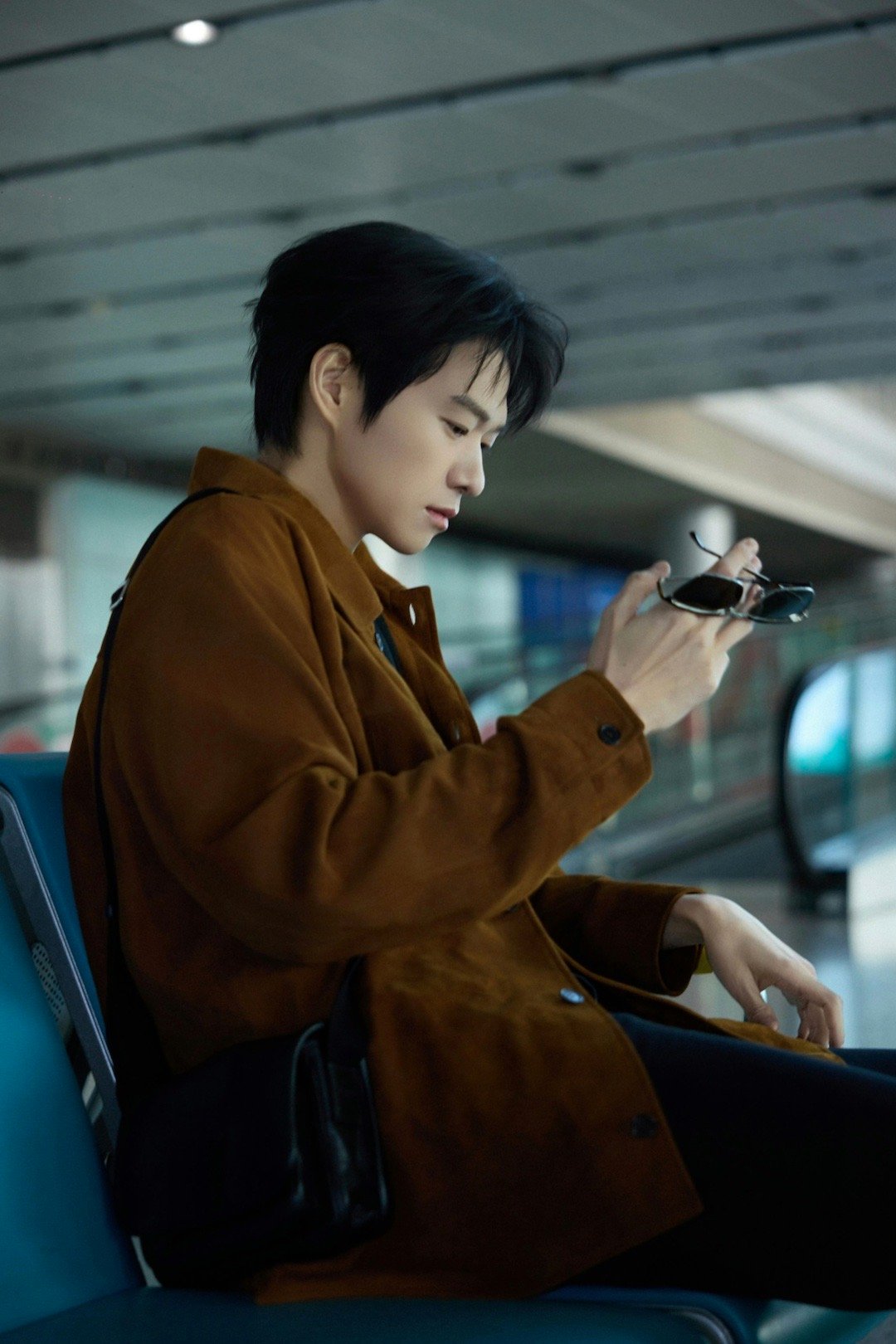 男装周 魏大勋启程前往巴黎准备观看Saint Laurent 2026 秋冬男装