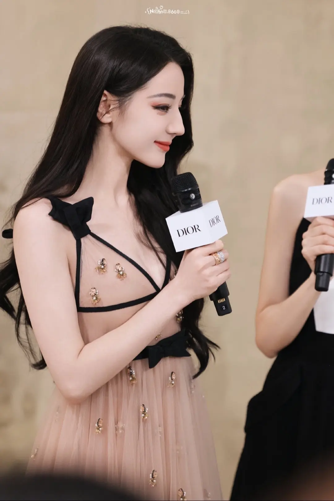 迪丽热巴。