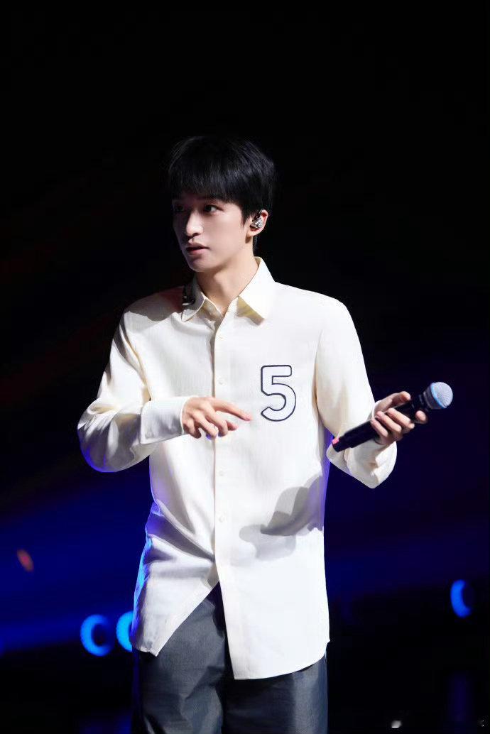 黄子弘凡数到三主题曲听哭黄子弘凡数到三ost首唱🥺唱聊会名场面上线，OST首度