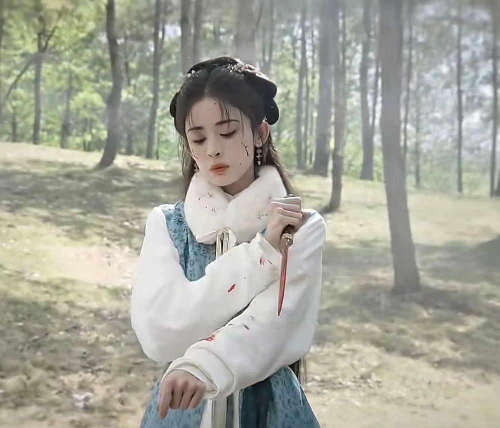 谁家女主每天都在刀吗刀吗表面是执掌茶园的千金，实则是运筹帷幄的狠角色，对内护族人