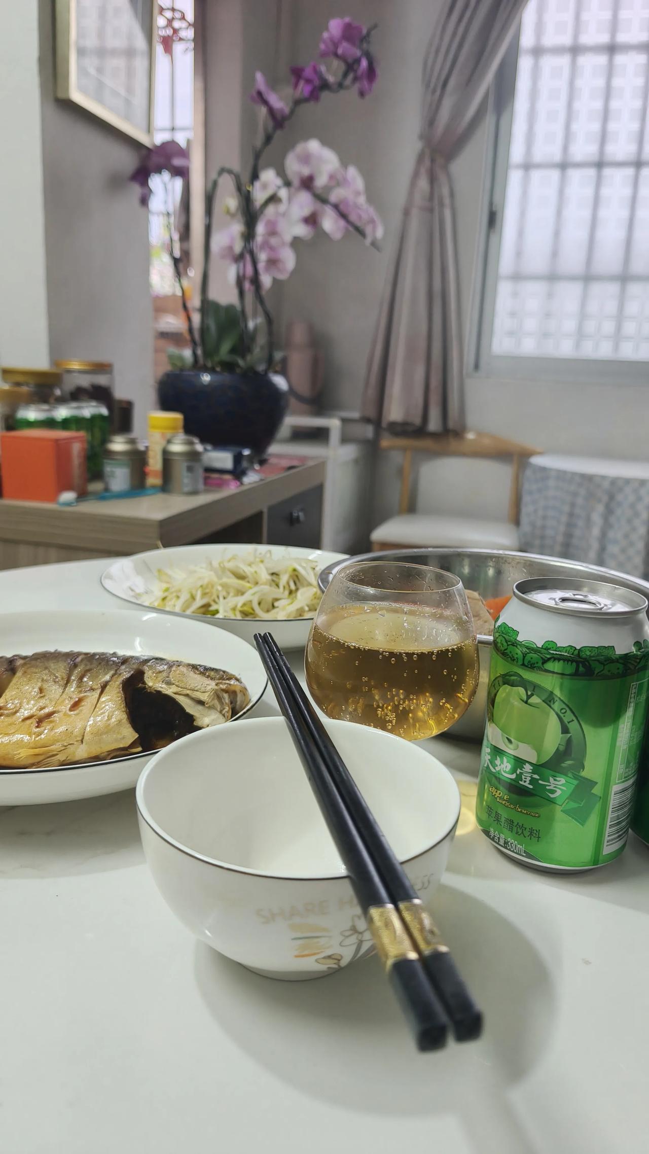 晒晒餐桌美食这就是我昨晚的晚餐，我一个孤独老头现在都只是靠在佛山的农村租房住，所