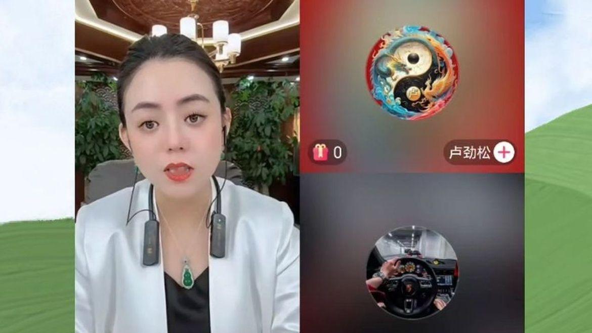 孙浩用手里文件威胁白露，扬言这份文件是关于白露真实身份和背景