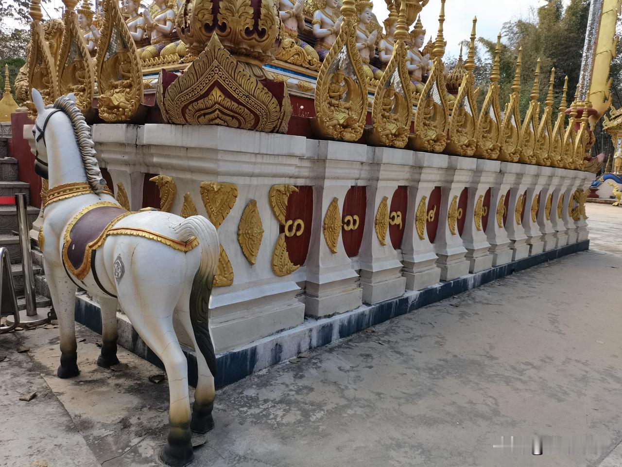 版纳适合躺平，但灰尘大真的劝退我
 
这次来西双版纳我算是彻底爱上了，
真的不是