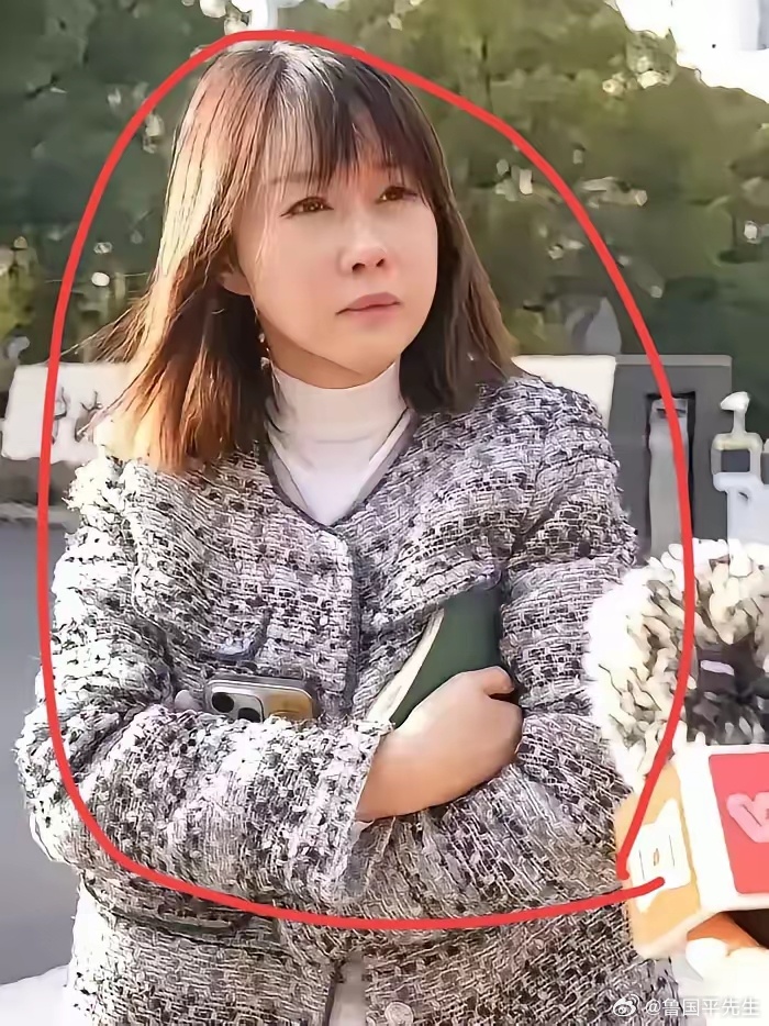 杉杉股份老板娘肠子估计都悔青了！​穿的像个菜市场大妈，一脸无奈的说，我尽力了！俗