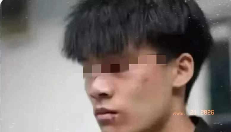 广东江门这名上门女婿估计这辈子都寒心了。

仅仅是洗好的衣服忘了晾晒，妻子便当众