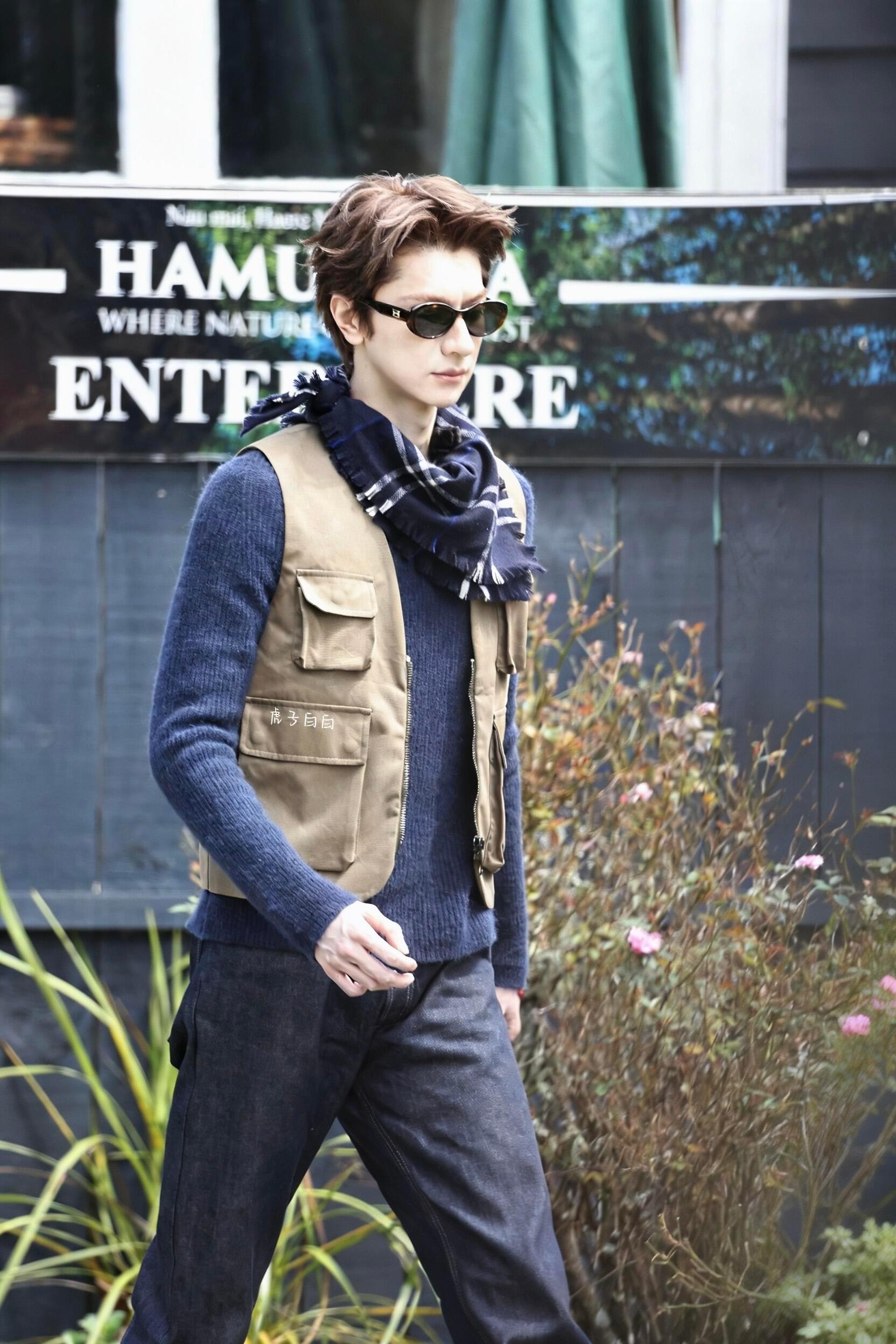 林一…这完全是撕漫男🤤林一工装马甲背头造型