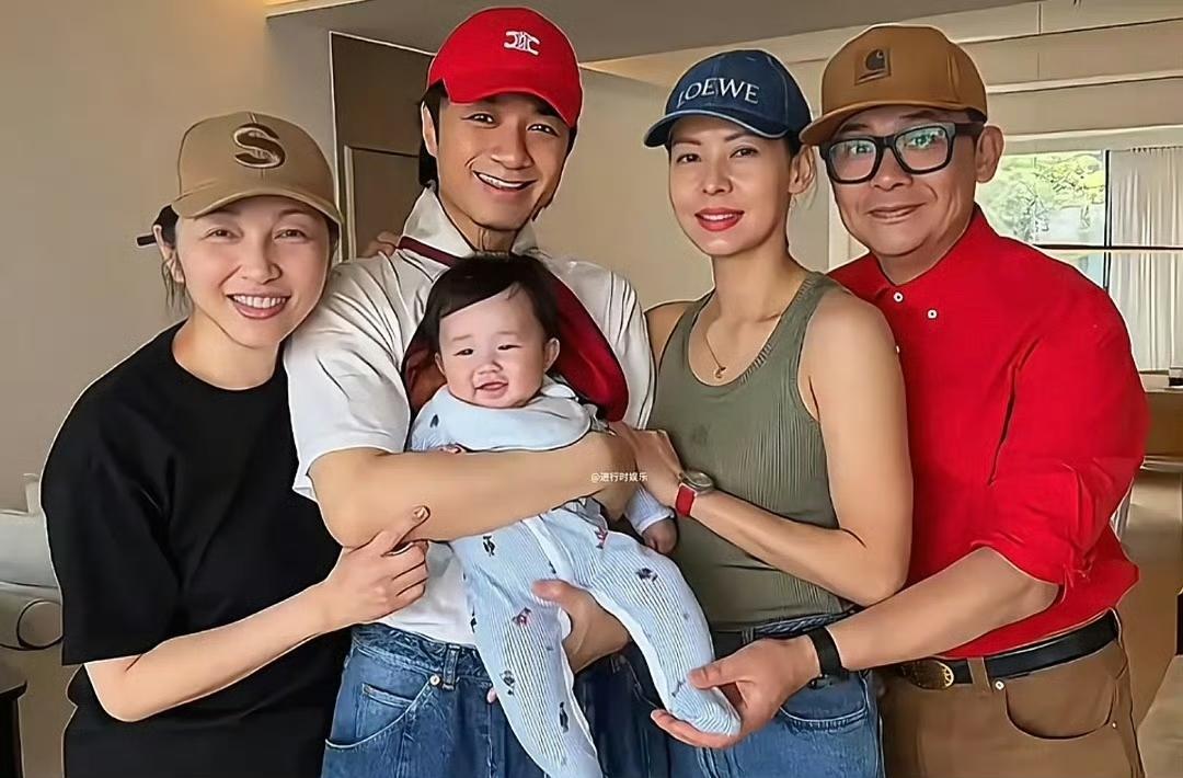 太厉害了！古巨基57岁老婆生下的二胎儿子首曝光，身体真是好！

53岁的古巨基和