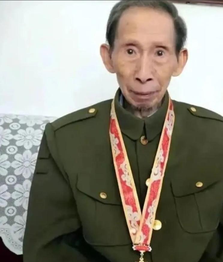 1956年，中南大学学生王明健在毕业前一天，突然被两名没有任何军衔与职务的神秘军