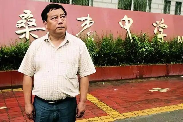 最被怀疑是穿越者！从2005年开始，他每学期就要组织几次疏散演练，每周二固定开安