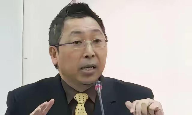 唐湘龙这话挺实在的：大陆现在航母、飞船、空间站都有了，全世界谁不竖大拇指？但他问