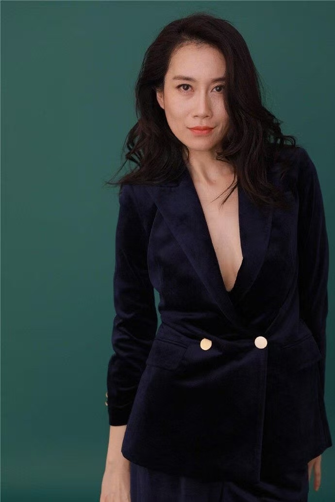 温峥嵘 进步跨界演员一步步突破自我舒适区，不停挑战自己，温峥嵘一直在稳步成长 