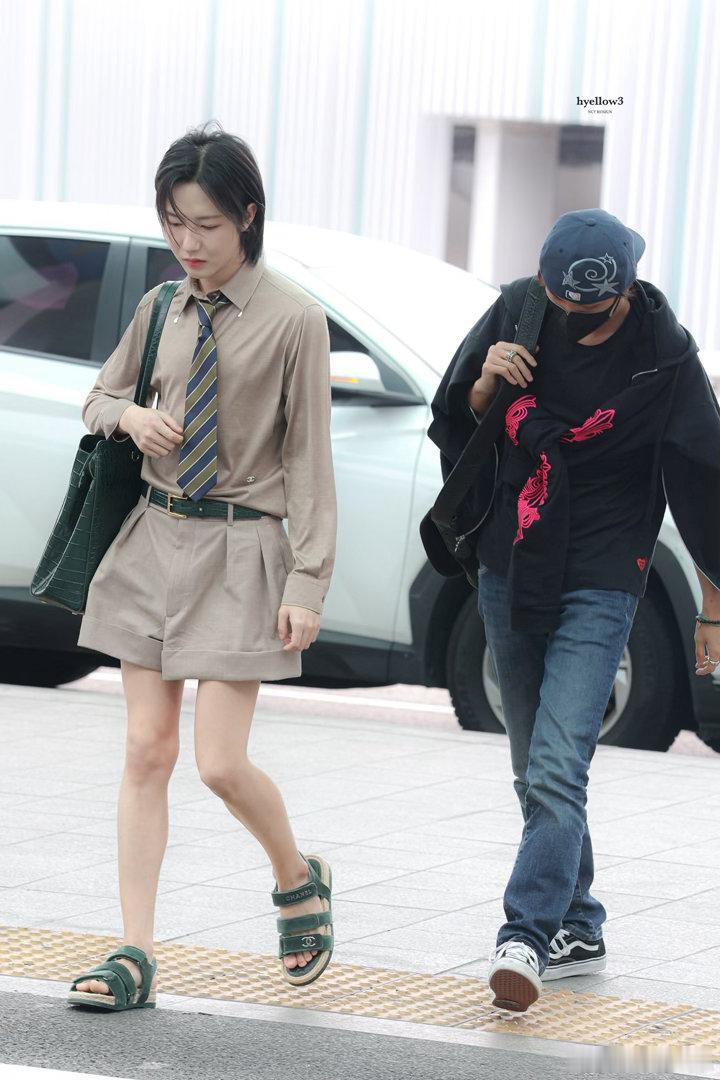 黄仁俊穿小裙子了呀~