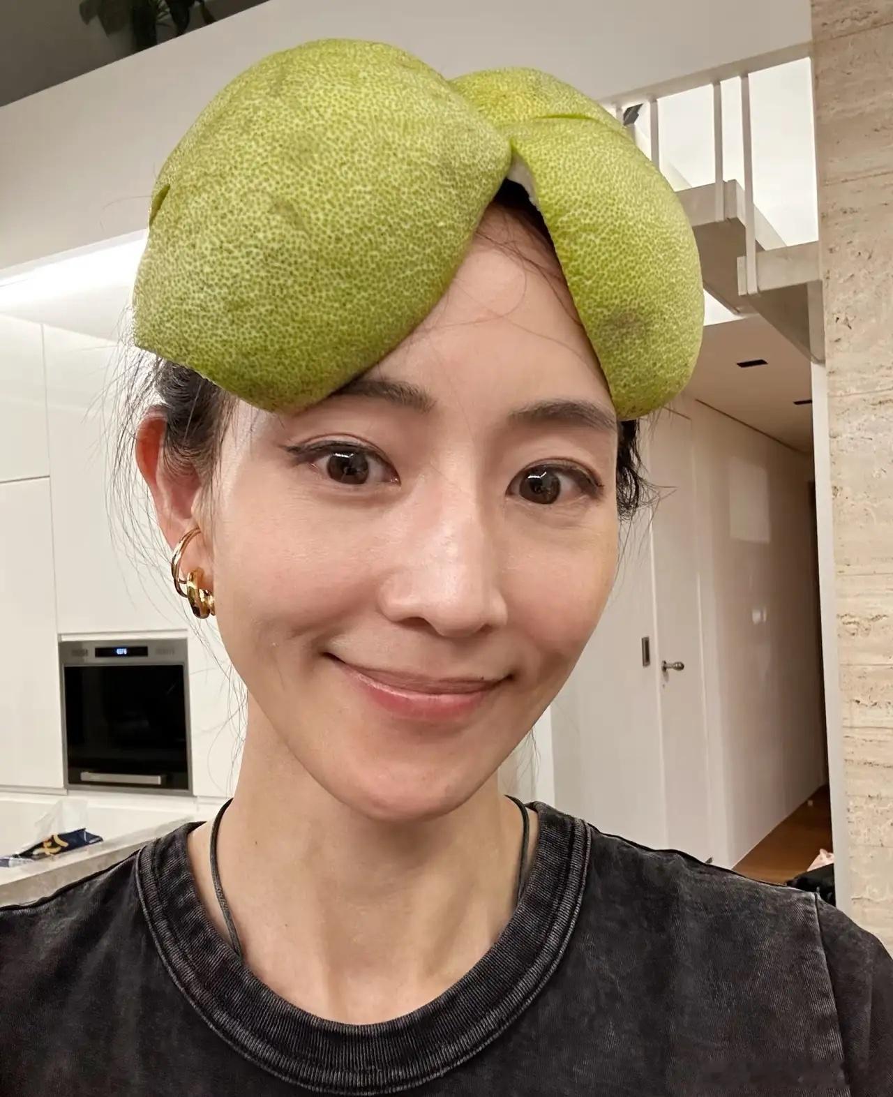 张钧甯估计烦透了！她烦的不是自己没戏拍，也不是因为新规要求改名，她烦的是自己用了