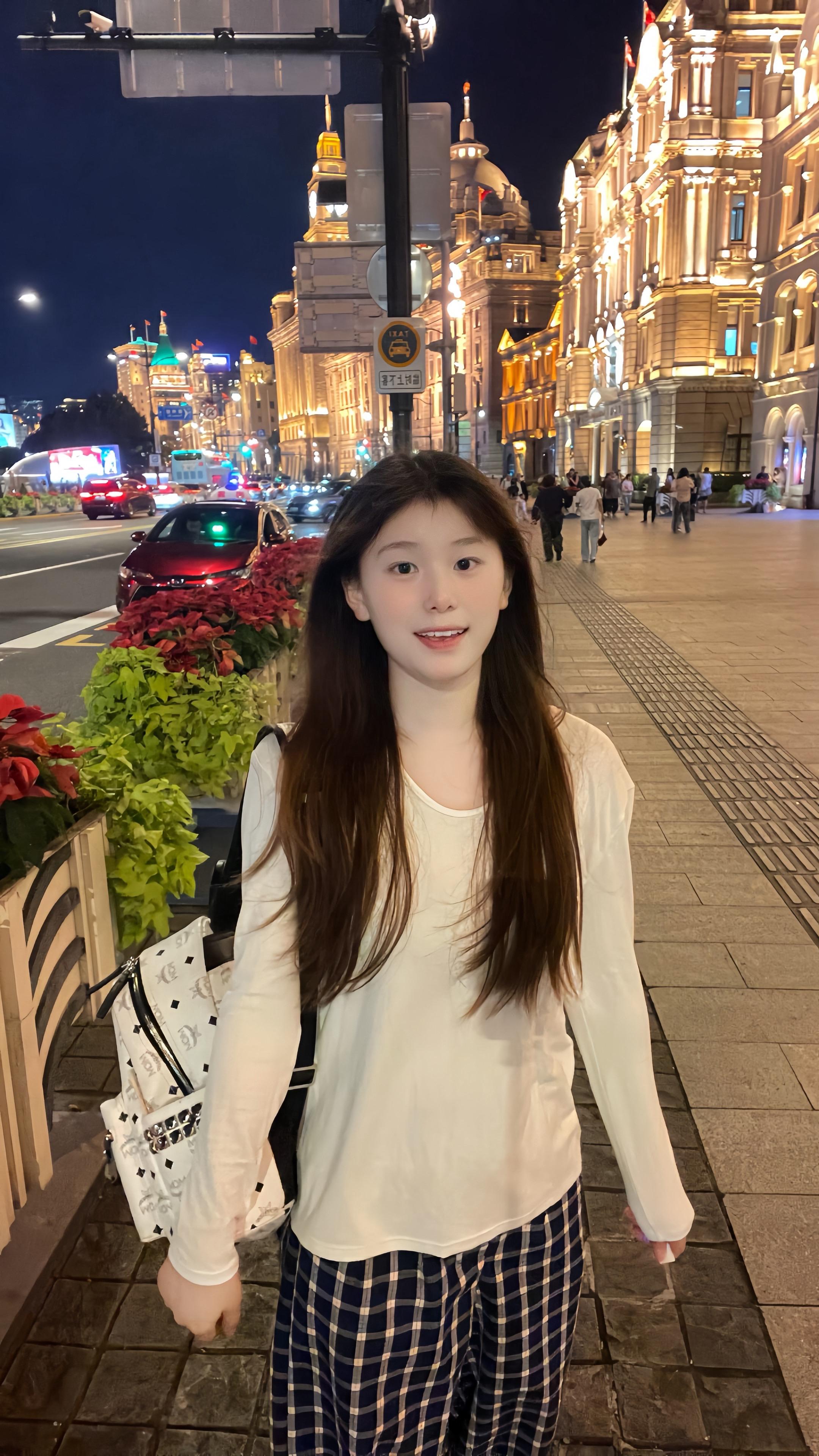 原来你看上的海 是纸醉金迷的上海。