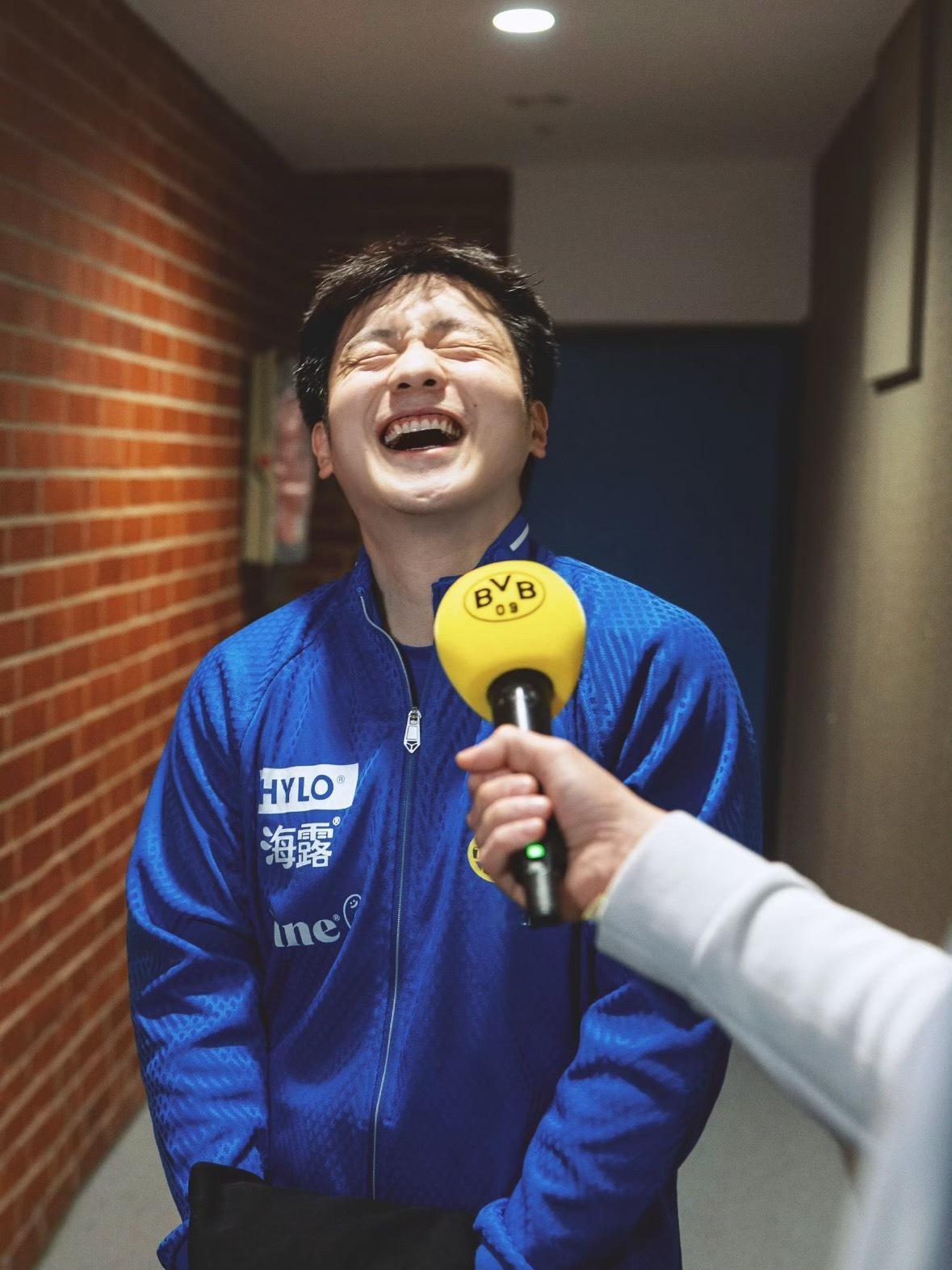 张本智和致敬马龙樊振东怎么会有人不喜欢他 我一个不看比赛的 光看面相就很喜欢 
