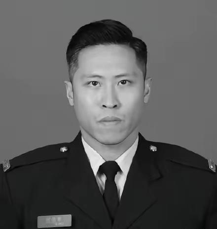 英雄何伟豪！以这种方式认识你！你的女朋友还在等你娶她呢！
    香港大埔宏福大