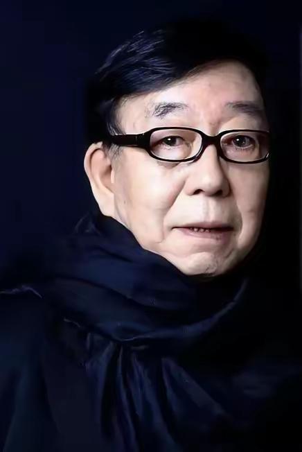 1983年，一位民工胡乱敲打饭盒的一位民工胡乱敲打饭盒的节奏被一个人无意间听到，