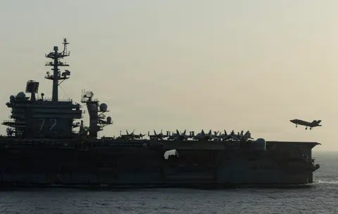 MS NOW报道，美国海军林肯号航母(CVN-72)上的水手和海军陆战队员家属表
