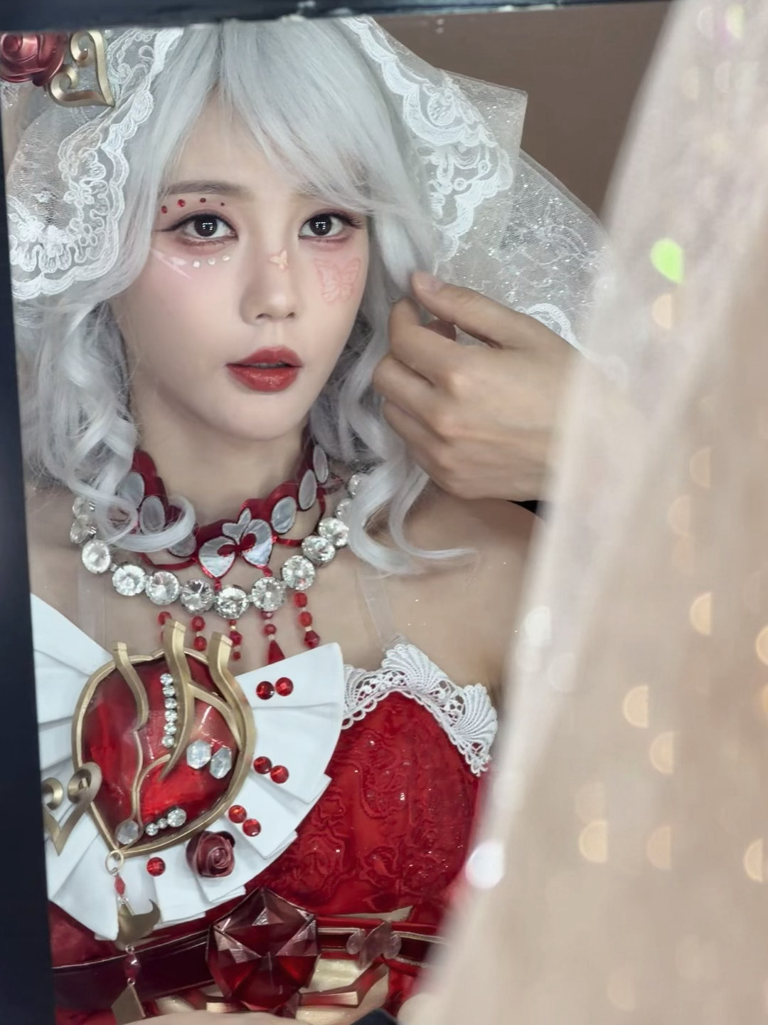 李一桐真CG建模脸李一桐cos的暮色玫影·艾丽娅太媚了，好精致，好美的一张脸啊！