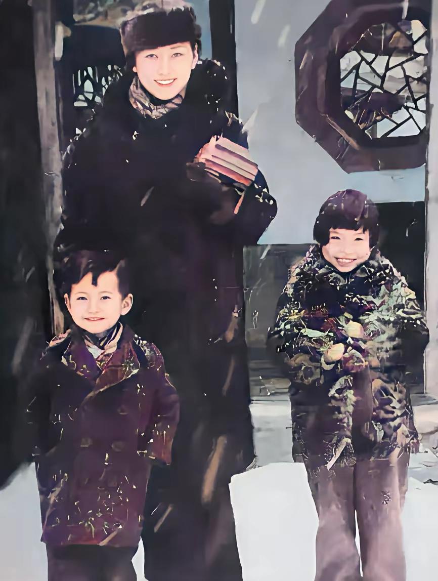 1928年，在东北大学后花园，张学良对已婚林徽因，轻佻地说：“徽因，来做我家庭教