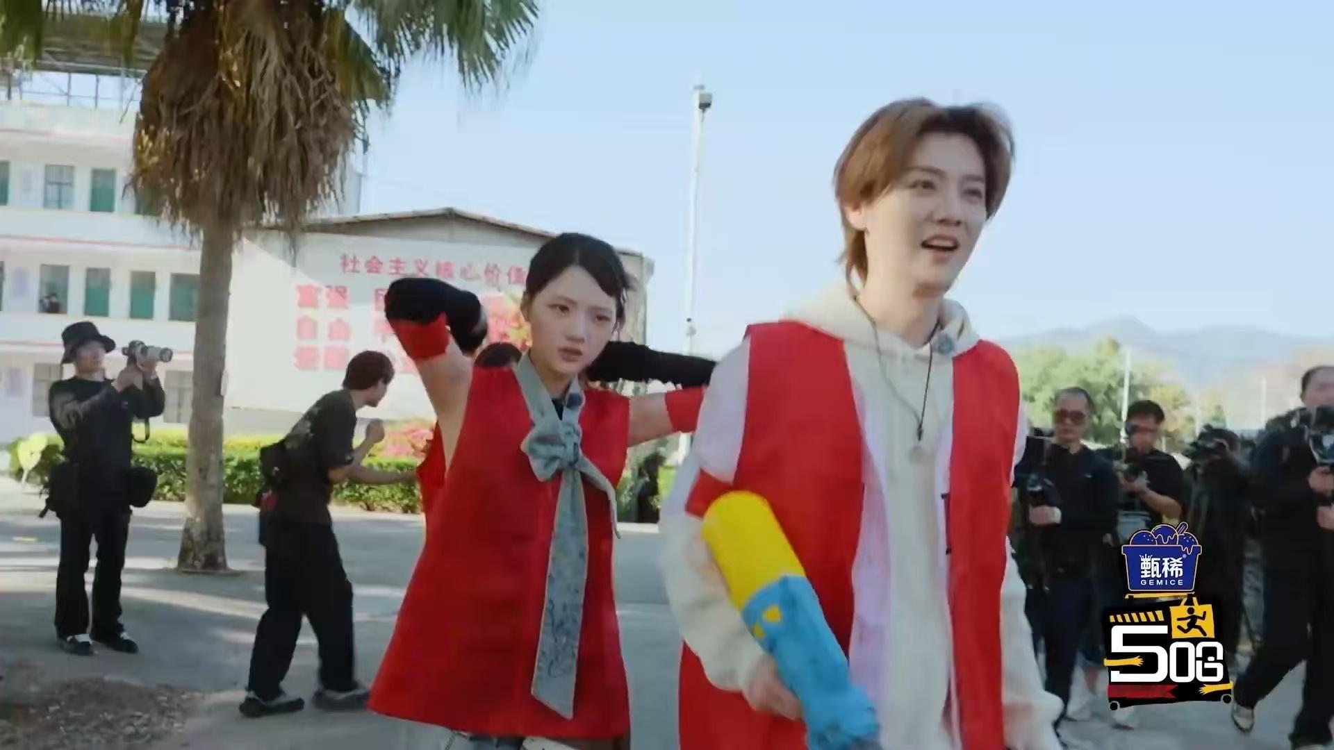 邓超陈赫猎杀时刻鹿晗任敏围攻邓超哈哈哈哈哈看到五哈第六季吃鸡大战的预告很惊喜，邓