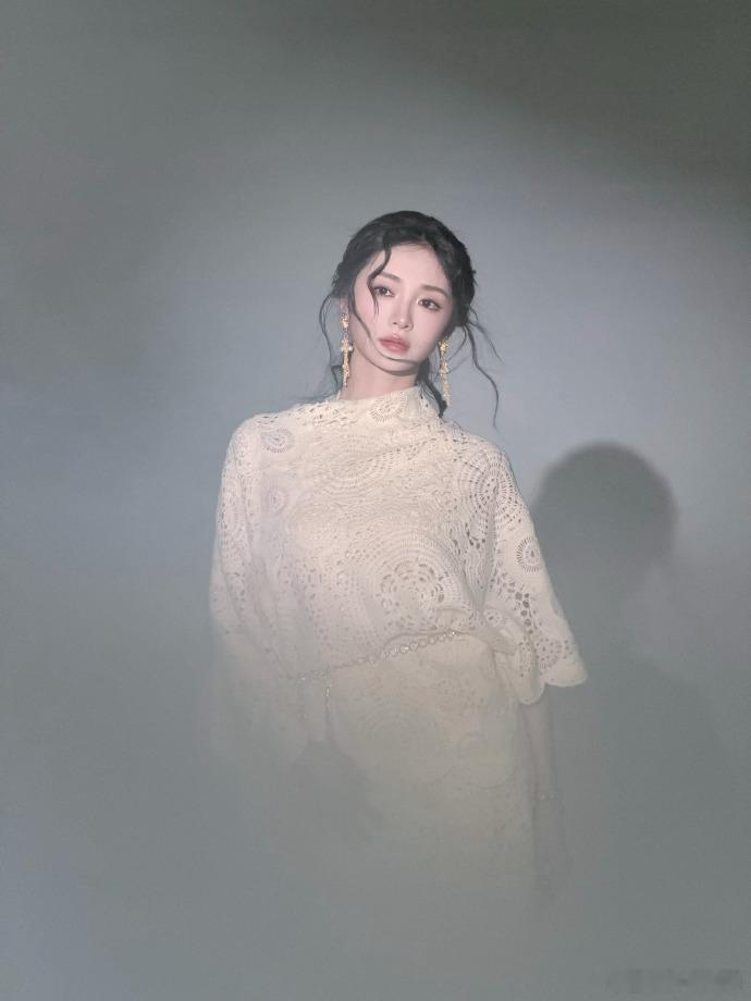 还以为周洁琼周围是仙气还以为周洁琼周围是仙气，都美成明珠了，好有神性美啊周洁琼美