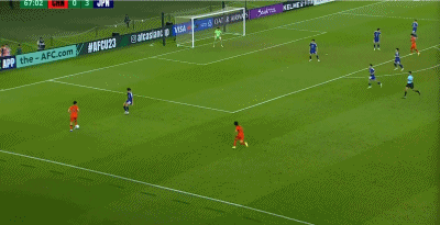 可惜！杨希门前补射破门，但因为自己越位在先，进球被吹无效！没关系，还有机会，继续