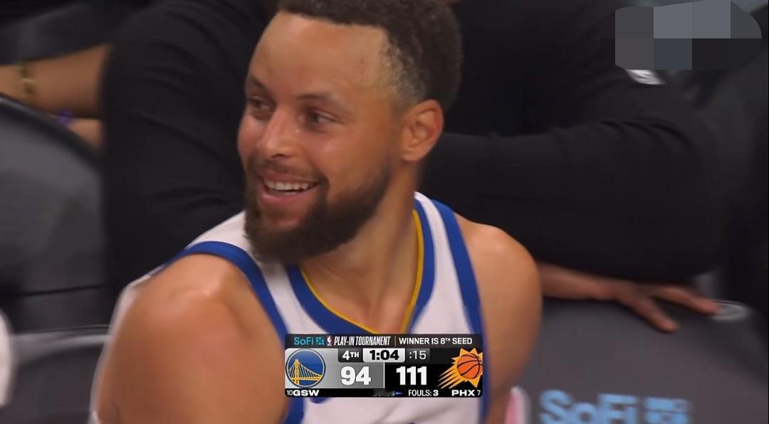 勇士队追梦格林真是输不起，眼看球队将要无缘季后赛竟然莫名其妙地对站在罚球线上的布