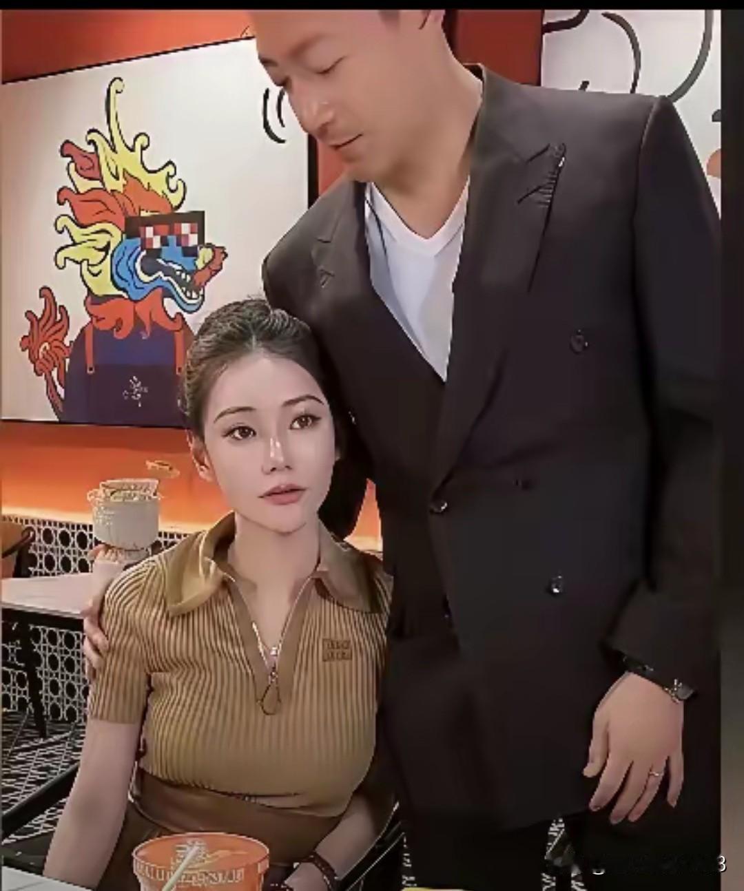 马筱梅在自己的账号上播了几个小时，又来又来到官方旗舰店店和汪小菲一起直播。马筱梅