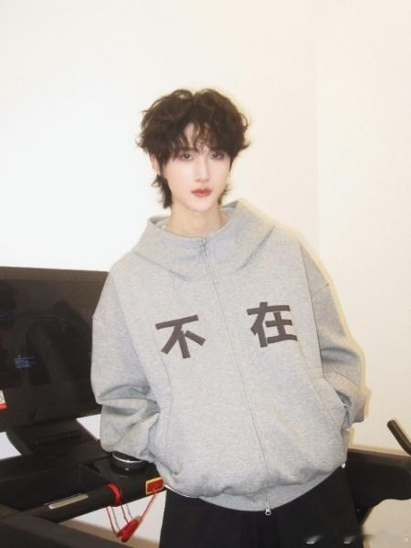 黄朔章鱼哥忠诚的信徒 🐙黄朔把章鱼哥宠成阿贝贝！身为最忠诚的信徒，雪地画名场面