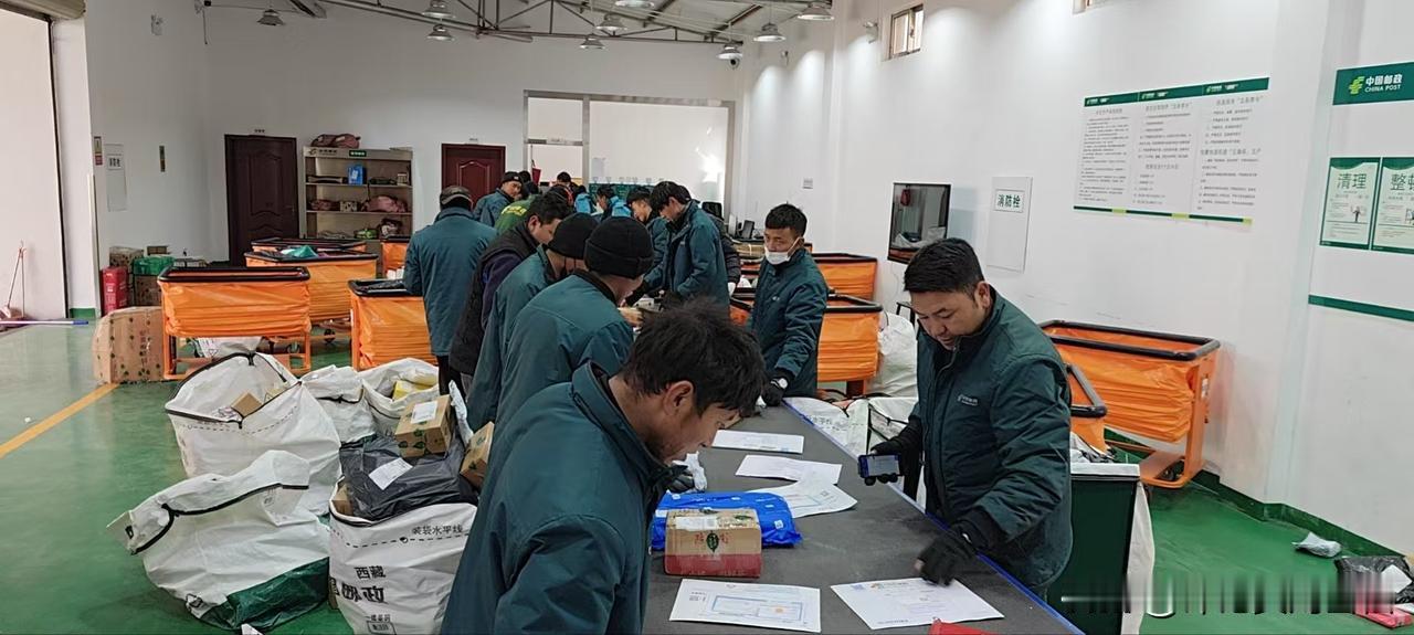 电商西进，也打通了心理距离
 
引领西进，无问西东。说的是电商的快递。
在特别偏